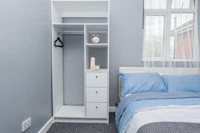 Shirley house 2, Self Catering Guest House, Self Check in, Smart locks, 10 min Walk to Southampton General, Aspire and Princess Anne Hospitals, Access to Fully Equipped Kitchen, Excellent Transport Li